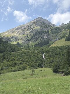 Fotografija s spletne strani Schenka na poti