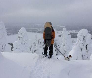 Der Schneeschuhweg Pyhän Jyssäys zum Pyhävaara bietet großartige Ausblicke auf die Umgebung von Ruka
