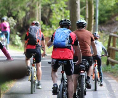 Radfahrer auf dem grenzüberschreitenden Mockelbahnradweg