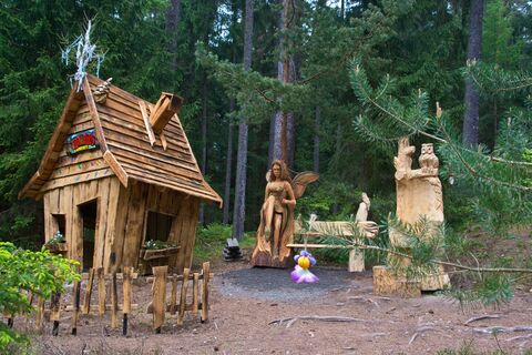 Ohrdruf Lindenstein mit Troll Haus, mit Bank und Feenthron