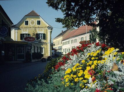 Bad Waltersdorf blüht auf.