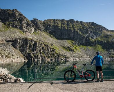 Staumauer des Oscheniksees