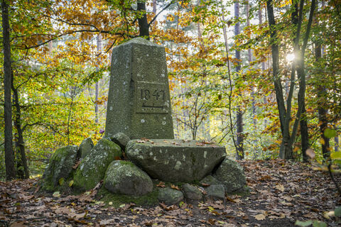 Gedenkstein auf dem Telegraphenberg in Breetze