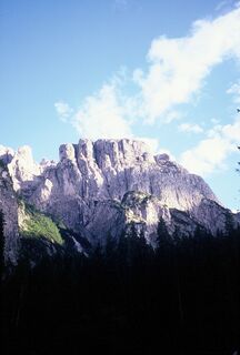 Die komplexe Nordwand des Berges Hoberdeirer