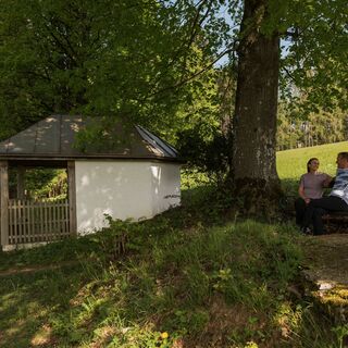 Gemütliche Rast bei der Samhofkapelle in Bad Vigaun
