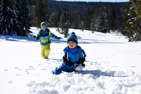 Kinder im Schnee