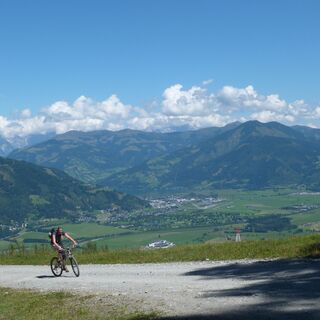 Auffahrt zum Maiskogel