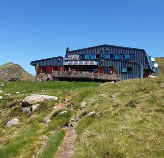 Blick auf die Schutzhütte
