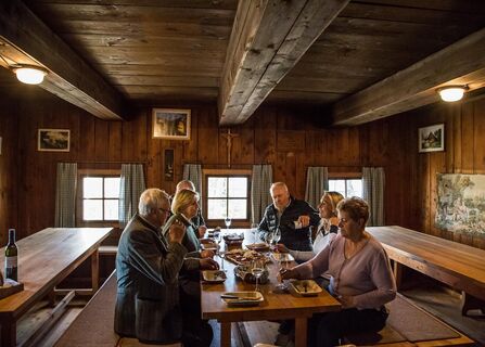 Gastraum Mühlbacher Hütte (c) Pater Martin
