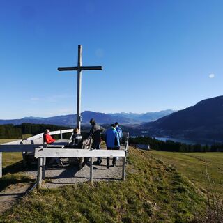 Der Aussichtspunkt mit großem Picknicktisch