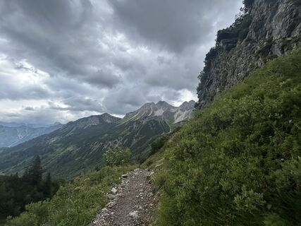 Fotografija s spletne strani Ra Butzert na poti