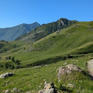 Straße unter der Alpe Grosso