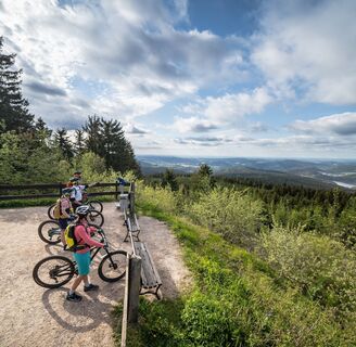 Blick vom Auersberg auf die Erzgebirgslandschaft