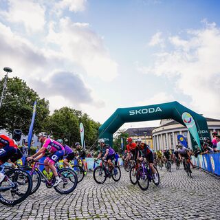 Start der Cycling Tour 2024 vor dem Staatstheater in Saarbrücken