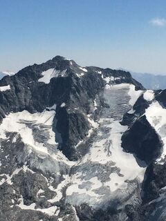 Großer Löffler mit ausgeaperten Aufstiegsweg am Floitenkees (steil!)