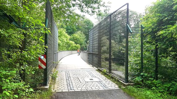 Sambatrasse nahe des Tigergeheges