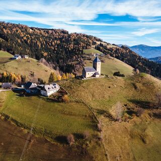 Blick auf die Knappenkirche St. Oswald (Sommerauer Kirche)
