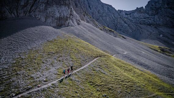 Aufstieg Frau Hitt - Karwendel Hoehenweg Etappe 3