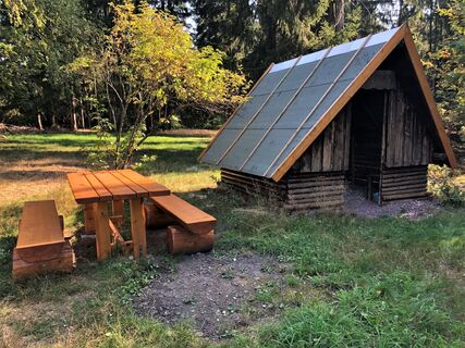 Rastplatz und Schutzhütte an der Gerswiese (gesprochen Gerschwiese)