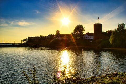 Sonnenuntergang an der Rheinpromenade