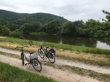 Radweg an der Weser bei Lauenförde