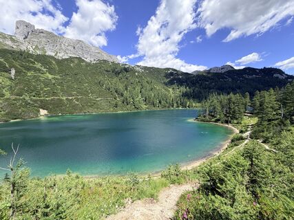 Fotografija s spletne strani stonetat2 na poti