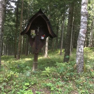 Marterl im Wald