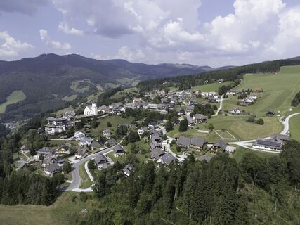 St. Kathrein am Offenegg_Ortsbild Drohne_Almenland_Kurt Elmleitner_mittel.jpg