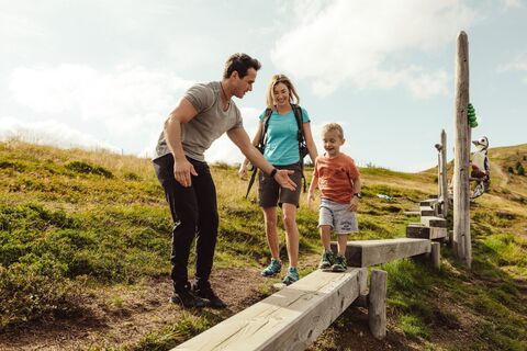 Familienwanderung-Golzentipp-Kindermeile-TVB-Osttirol-c-Attic-FilmGmbH-Obertilliach-2.jpg