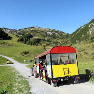 Der Bummelzug bietet eine bequeme Verbindung von der Gamskogelhütte zum Seekarsee.