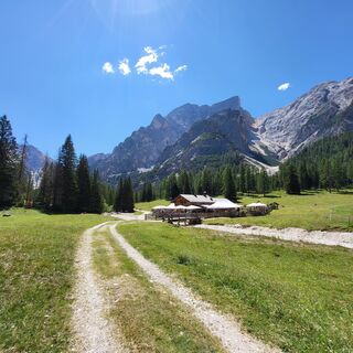 Fotografija s spletne strani SebastianB na poti
