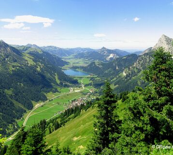 Sicht vom Hahnenkamm (Reutte) ins Tannheimer Tal