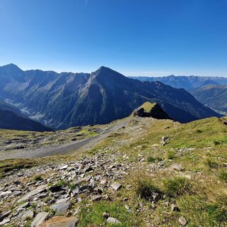Nach der Auffahrt mit der Ankogelbahn bis zur Bergstation steigen wir zunächst bis zum Hannoverhaus ab.