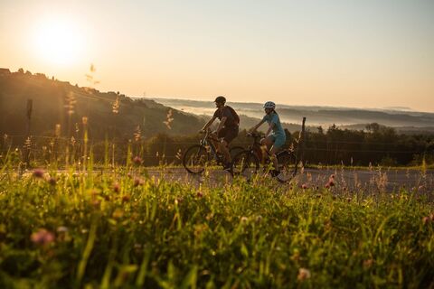 Sonnenuntergang bei der Radtour im Schilcherland
