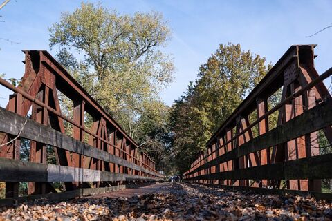 Alte Brücke entlang des Sudewiesen-Wegs