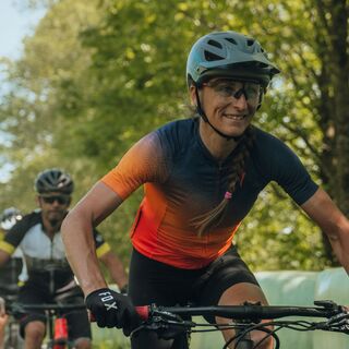 Mountainbiker fahren bei der Ameisbergwarte