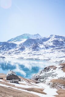 Kristallklares Wasser vom Mont Cenis beim Schneeschmelzen