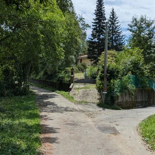 Abzweigung links abbiegen