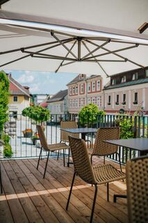 kleiner-baer-terasse-mit-hauptplatz-1