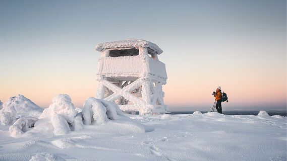 Aussichtsturm auf dem Gipfel des Iso Pyhätunturi