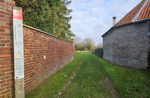 Wanderung zum Berg Fignières Schild