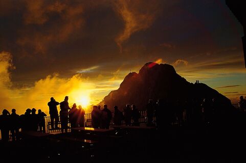 Sonnenaufgangsfrühstück mit Blick auf den Dachstein