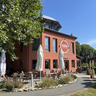 Blick auf die Cafe-Mühle am Thermenhügel