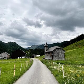 Alpweg durchs Leckner Tal