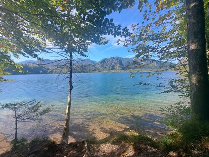 Foto von Bellou entlang der Tour