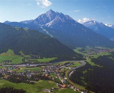 Luftbildaufnahme von Schönberg im Stubaital. Bildrecht: TVB Stubai
