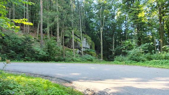In der S-Kurve vor Pfaffendorf rechts auf Karrenweg