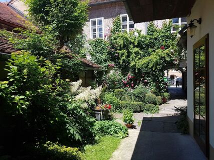 Weg durch die Altstadtgasse Feldbach