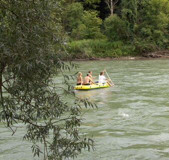 Mit dem Schlauchboot auf der Reuss
