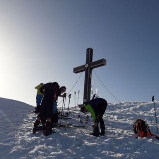 Am Gipfelkreuz angelangt